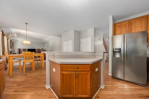 351 Plainview Dr, Bolingbrook, IL 60440 photo 10
