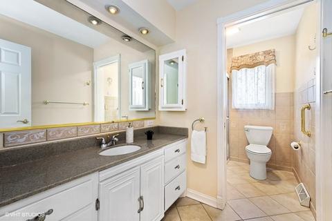 170 E Thorndale Ave, Roselle, IL 60172 photo 10