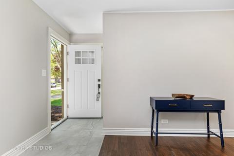 675 Mohave St, Hoffman Estates, IL 60169 photo 2