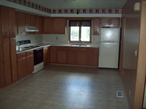 203 S Main St, Ohio, IL 61349 photo 6