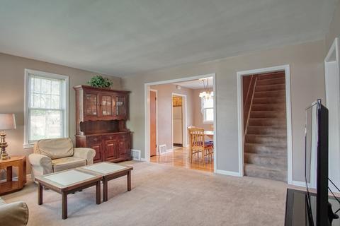 671 S Spring Rd, Elmhurst, IL 60126 photo 4