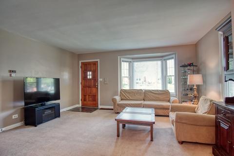 671 S Spring Rd, Elmhurst, IL 60126 photo 2