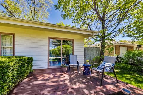 703 Spring St, Roselle, IL 60172 photo 2