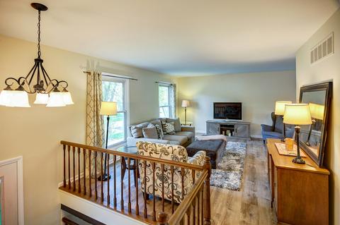 62 Foxcroft Rd, Naperville, IL 60565 photo 4