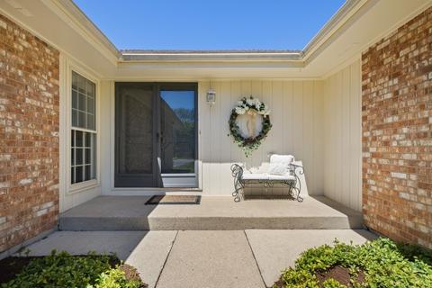 937 Buckingham Dr, Wheaton, IL 60189 photo 2