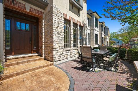 117 E Wilson St, Elmhurst, IL 60126 photo 2