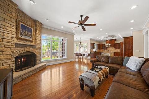 117 E Wilson St, Elmhurst, IL 60126 photo 9