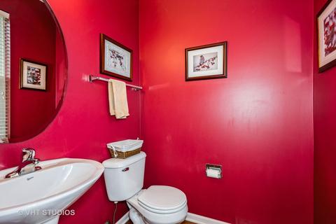 421 Mooresfield St, Elgin, IL 60124 photo 9