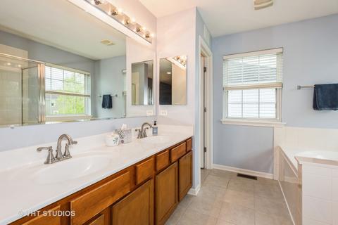 421 Mooresfield St, Elgin, IL 60124 photo 17
