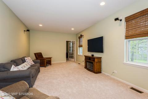 421 Mooresfield St, Elgin, IL 60124 photo 10