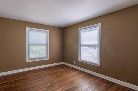 555 S Edison Ave, Elgin, IL 60123 photo 8