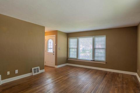 555 S Edison Ave, Elgin, IL 60123 photo 3