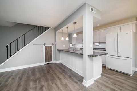 1460 Cornell Ter #38D, Hoffman Estates, IL 60169 photo 2