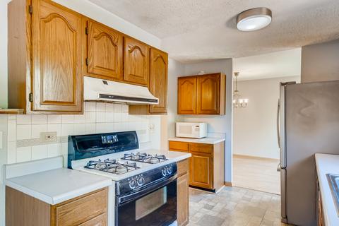 911 Perry Dr, Algonquin, IL 60102 photo 4