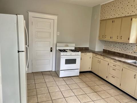 359 N Worth Ave, Elgin, IL 60123 photo 10