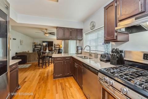 1290 S Paddock Dr, Wheeling, IL 60090 photo 4