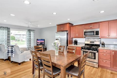 5835 Stuart Ln, Oak Forest, IL 60452 photo 5