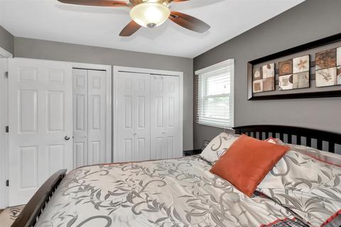 5835 Stuart Ln, Oak Forest, IL 60452 photo 11