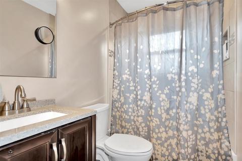 5835 Stuart Ln, Oak Forest, IL 60452 photo 12