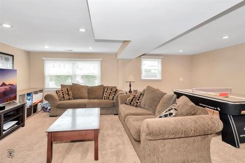 5835 Stuart Ln, Oak Forest, IL 60452 photo 9