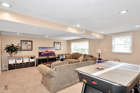 5835 Stuart Ln, Oak Forest, IL 60452 photo 8