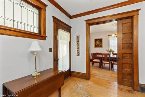 500 Barrett St, Elgin, IL 60120 photo 3