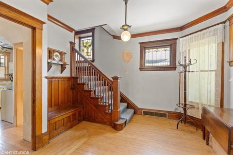 500 Barrett St, Elgin, IL 60120 photo 2