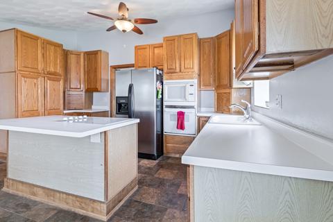 7945 Knapp Rd, Winnebago, IL 61088 photo 9