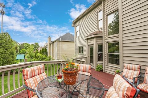 2241 Red Maple Ln, Aurora, IL 60502 photo 9
