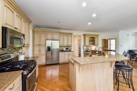 105 Travers Ave, Wheaton, IL 60187 photo 6