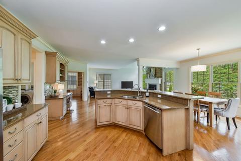 105 Travers Ave, Wheaton, IL 60187 photo 5