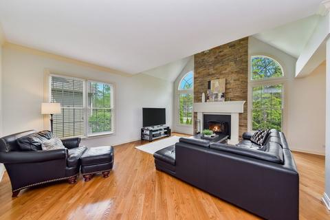 105 Travers Ave, Wheaton, IL 60187 photo 9