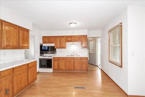 112 S Laurel Rd, Kankakee, IL 60901 photo 3