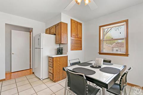 564 Pinehurst Dr, Des Plaines, IL 60016 photo 9