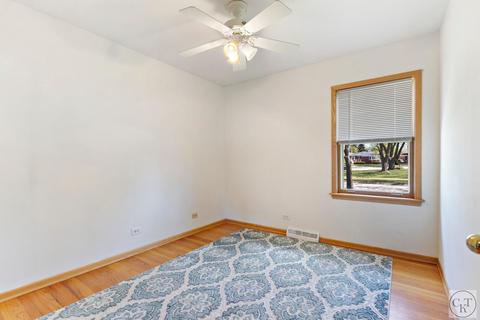 564 Pinehurst Dr, Des Plaines, IL 60016 photo 6