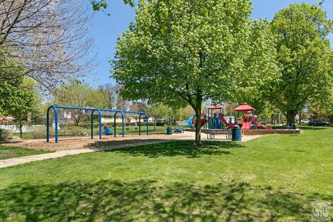 564 Pinehurst Dr, Des Plaines, IL 60016 photo 22