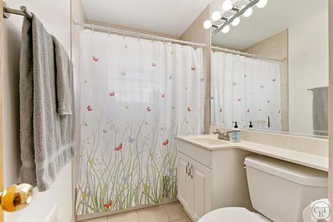 564 Pinehurst Dr, Des Plaines, IL 60016 photo 5