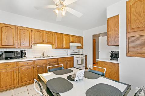 564 Pinehurst Dr, Des Plaines, IL 60016 photo 10