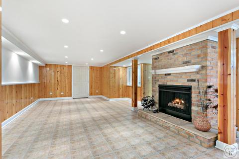 564 Pinehurst Dr, Des Plaines, IL 60016 photo 14