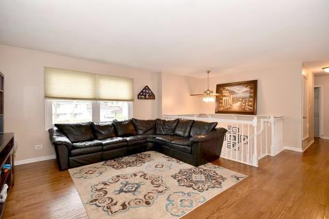 1285 Newcastle Ln, Hoffman Estates, IL 60169 photo 3