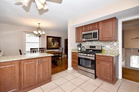 1285 Newcastle Ln, Hoffman Estates, IL 60169 photo 8