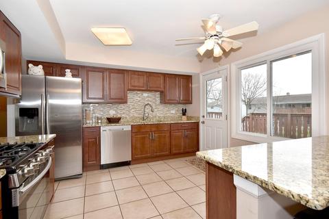 1285 Newcastle Ln, Hoffman Estates, IL 60169 photo 5