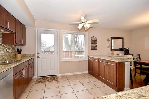 1285 Newcastle Ln, Hoffman Estates, IL 60169 photo 7