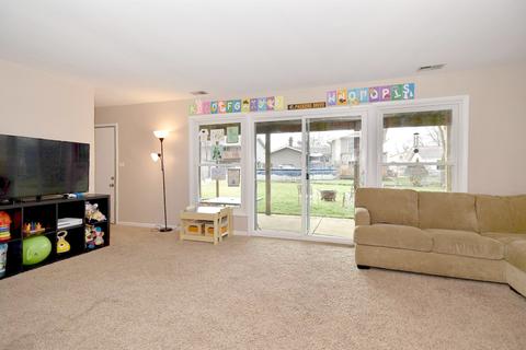 1285 Newcastle Ln, Hoffman Estates, IL 60169 photo 14