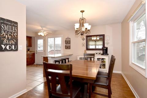 1285 Newcastle Ln, Hoffman Estates, IL 60169 photo 4