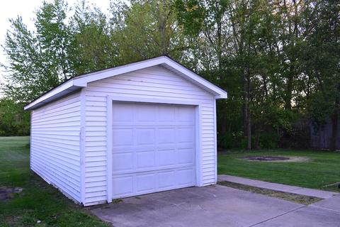 145 E 1st St, Braidwood, IL 60408 photo 2