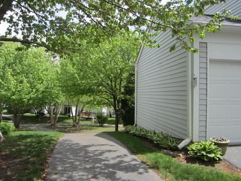211 Half Moon Cir, Aurora, IL 60504 photo 34