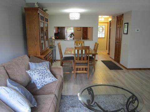 211 Half Moon Cir, Aurora, IL 60504 photo 3