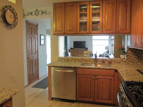 211 Half Moon Cir, Aurora, IL 60504 photo 4