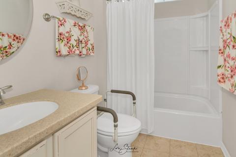 2528 Edgewater Dr, Elgin, IL 60124 photo 24